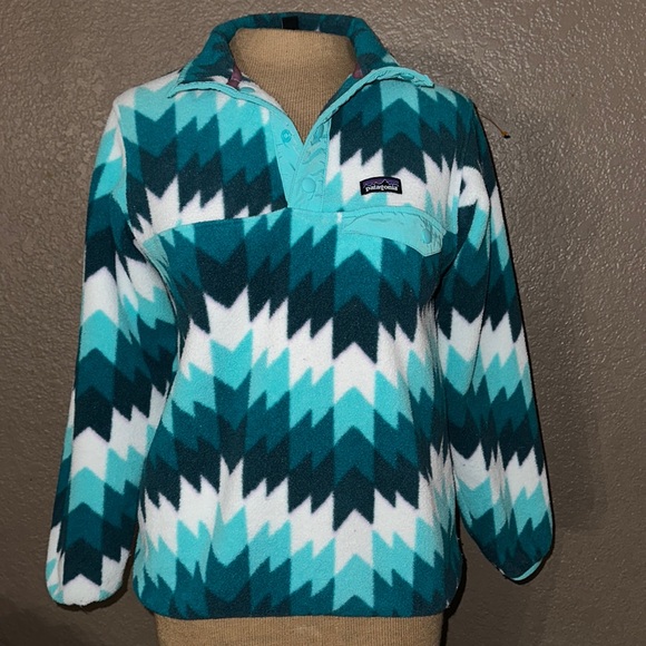 Patagonia Synchilla pullover youth large blues and white bin A12
